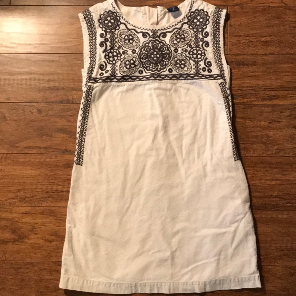 Gap kids beautiful embroidery dress